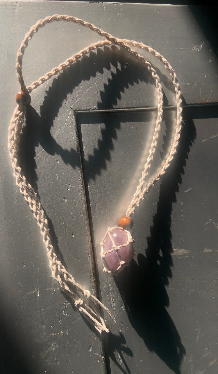 DIVINE CALM AMETHYST WHITE STRING NECKLACE