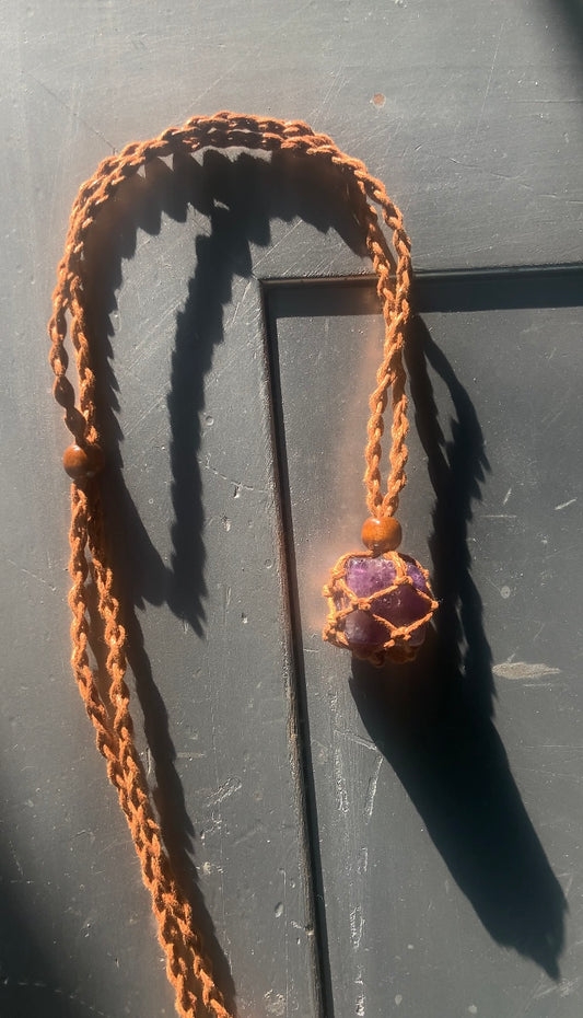 TRANQUIL AURA AMETHYST BROWN STRING NECKLACE