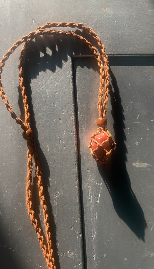 MYSTIC MANIFEST GARNET BROWN STRING NECKLACE
